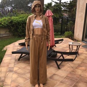 Missguided gold velour tracksuit, zip front hoodie & pull on pants, size…